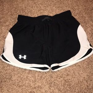 girls youth large under armor shorts/black & white